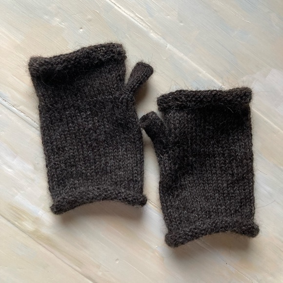 100% Alpaca Fingerless Gloves Handmade S NWT Charcoal Grey